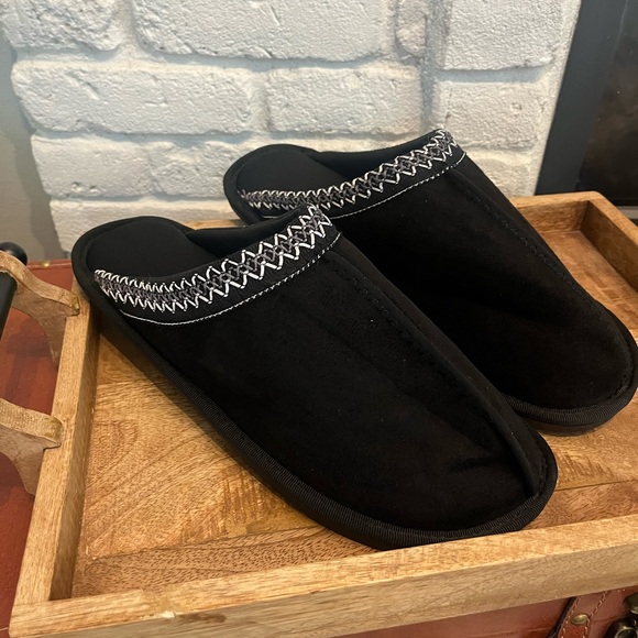 Besroad Men’s House Slippers, 12/13, Black, New, Sturdy Rubber Soles - Picture 1 of 4